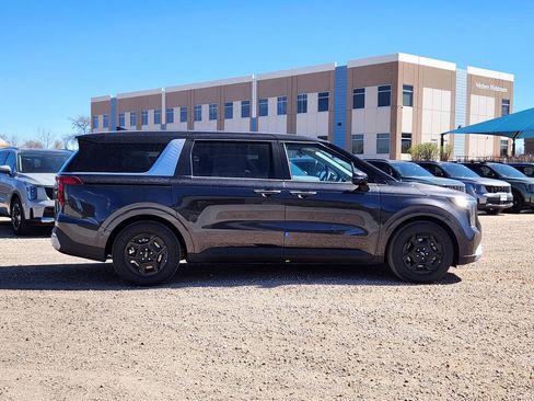 New 2026 Kia Carnival image 2