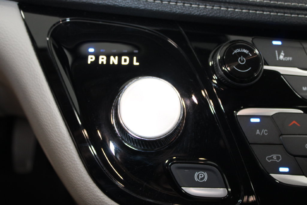Used 2023 Chrysler Pacifica Touring-L FWD image 37