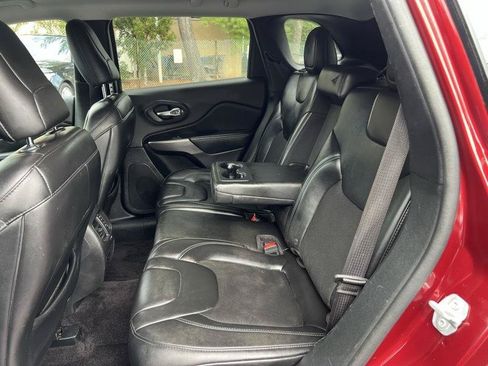 Used 2019 Jeep Cherokee Latitude Plus FWD image 8