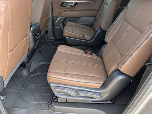 New 2026 Chevrolet Suburban High Country RWD image 32