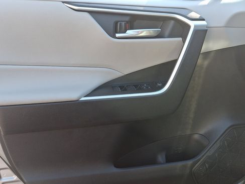 Used 2025 Toyota RAV4 XLE AWD/4WD image 13