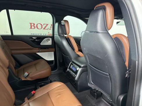 Used 2023 Lincoln Aviator Reserve w/ Equipment Group 201A RWD image 19