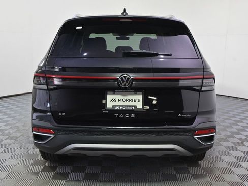 Used 2025 Volkswagen Taos SE AWD/4WD image 5