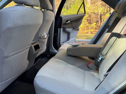 Used 2012 Toyota Camry LE image 11