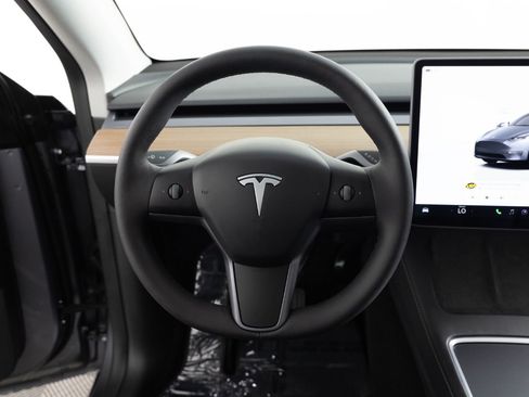 Used 2025 Tesla Model Y Long Range RWD image 29