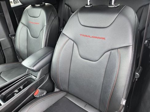 Certified 2025 Jeep Compass Trailhawk w/ Trailhawk Elite Group AWD/4WD image 19