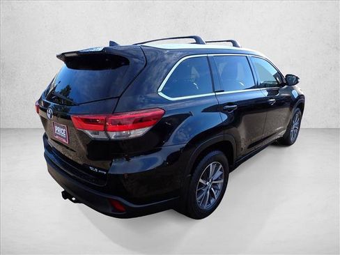 Used 2018 Toyota Highlander XLE AWD/4WD image 4