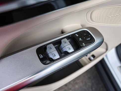 Used 2025 Mercedes-Benz GLC 350e GLC 350e image 11