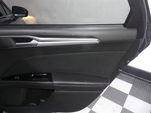 Used 2016 Ford Fusion SE image 26