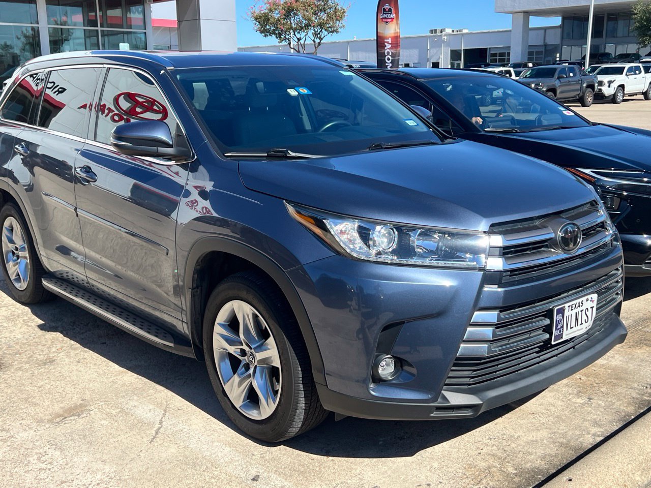 Used 2019 Toyota Highlander Limited FWD image 1