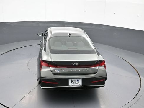 Certified 2025 Hyundai Elantra SE FWD image 37