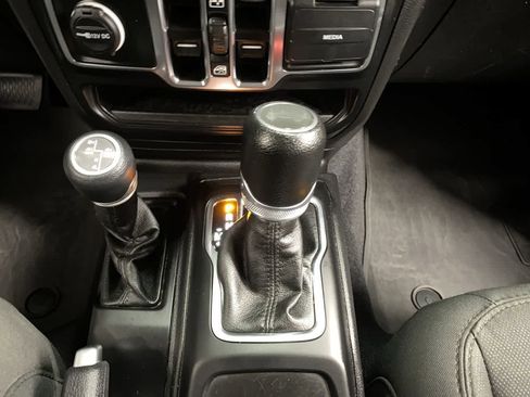 Used 2023 Jeep Wrangler Unlimited image 27