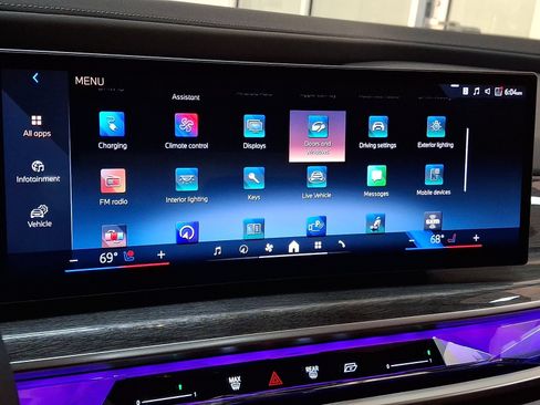 Used 2025 BMW i7 xDrive60 w/ M Sport Package RWD image 12