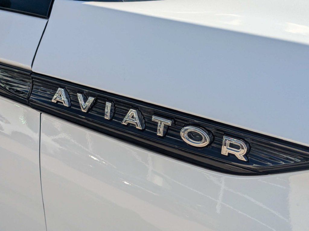 Used 2025 Lincoln Aviator Reserve w/ Equipment Group 201A AWD/4WD image 14