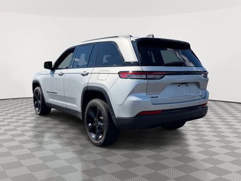 Used 2023 Jeep Grand Cherokee Altitude AWD/4WD image 5