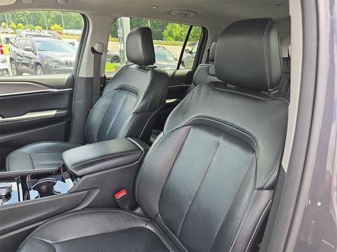 Used 2022 Jeep Grand Cherokee L Limited image 22