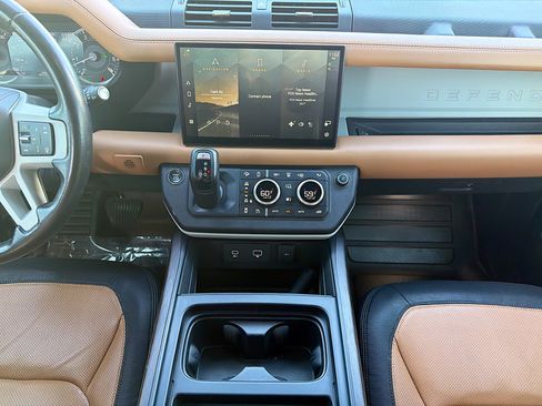 Used 2023 Land Rover Defender 130 X-Dynamic SE image 19