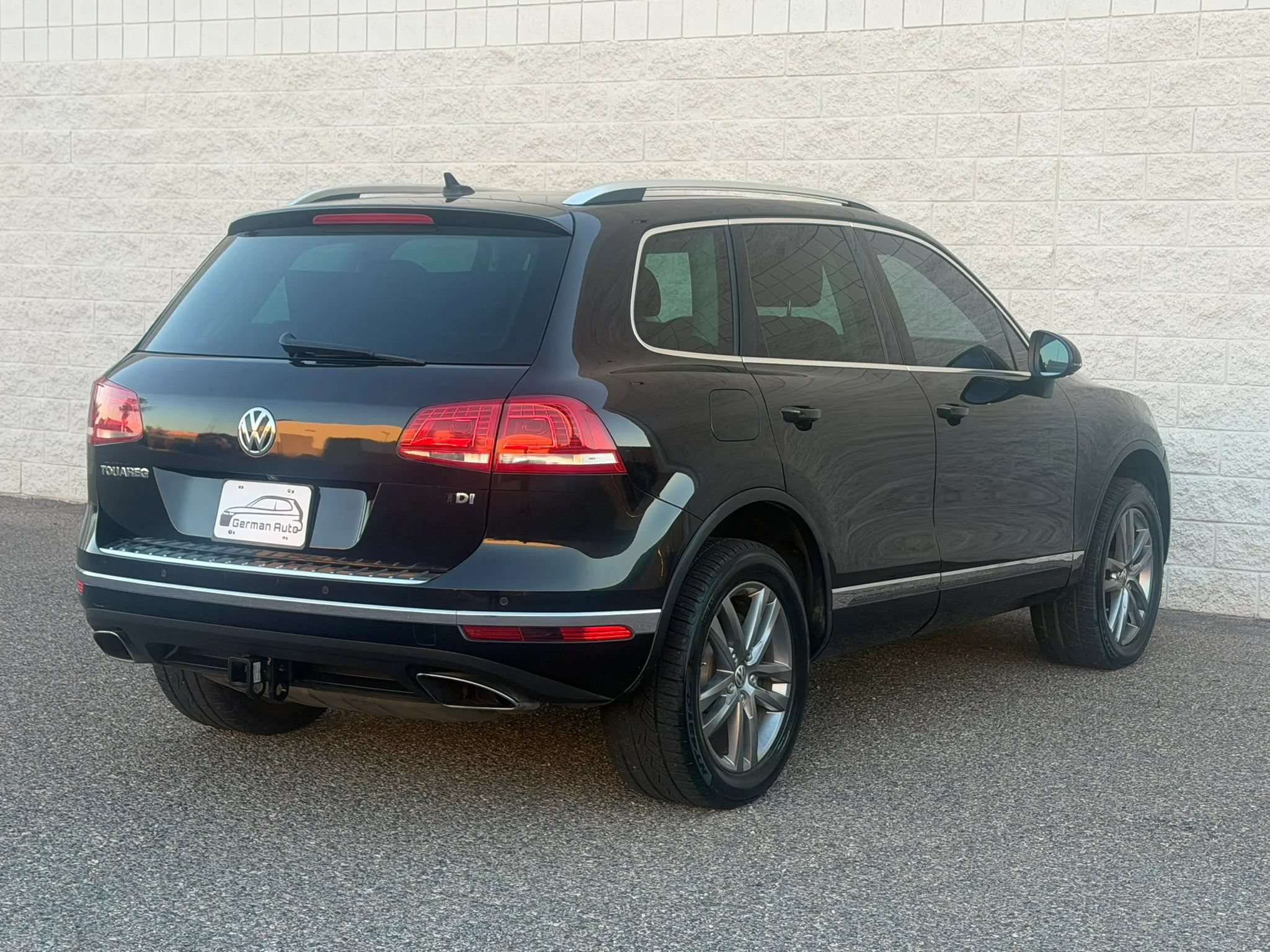 Used 2016 Volkswagen Touareg Sport AWD/4WD image 6
