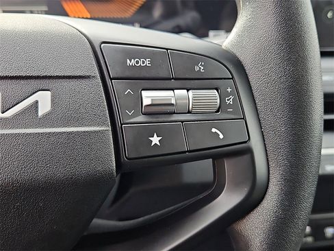 Certified 2025 Kia K4 LXS image 26