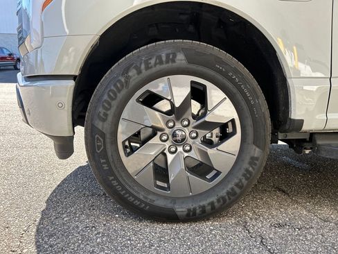 Used 2023 Ford F150 Lightning Lariat w/ Equipment Group 511A High image 7