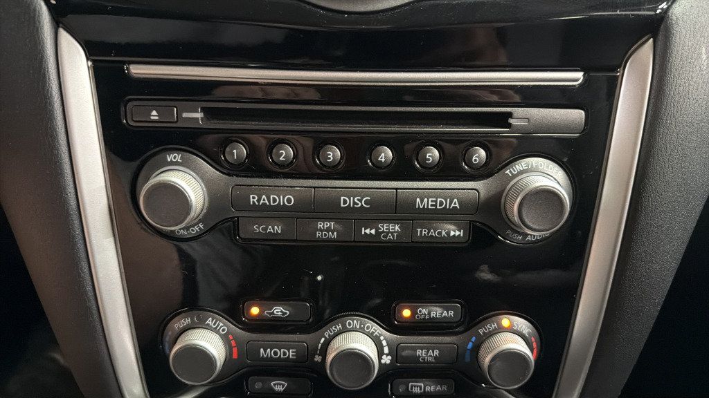 Used 2019 Nissan Pathfinder S AWD/4WD image 28
