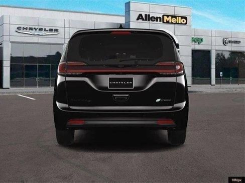 New 2023 Chrysler Pacifica Touring-L w/ S Appearance Package image 6