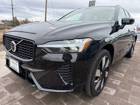 Used 2023 Volvo XC60 T8 Ultimate w/ Climate Package image 5