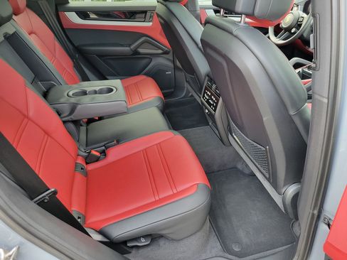 New 2025 Porsche Cayenne Coupe AWD/4WD image 28