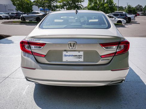 Used 2018 Honda Accord EX image 8