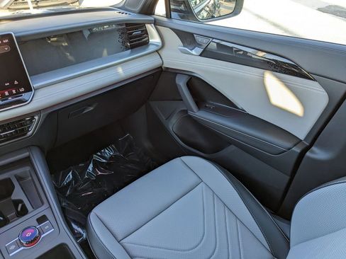 New 2026 Volkswagen Tiguan SE R-Line image 17