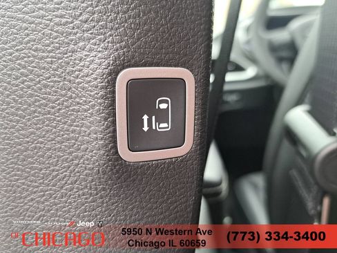 New 2026 Chrysler Pacifica Select w/ S Appearance Package FWD image 15