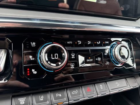 Used 2025 GMC Sierra 2500 Denali Ultimate image 24