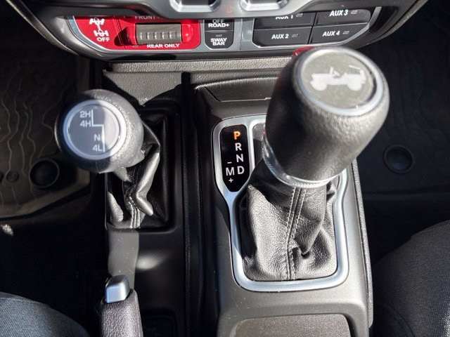 Used 2025 Jeep Wrangler Rubicon w/ Convenience Group AWD/4WD image 30