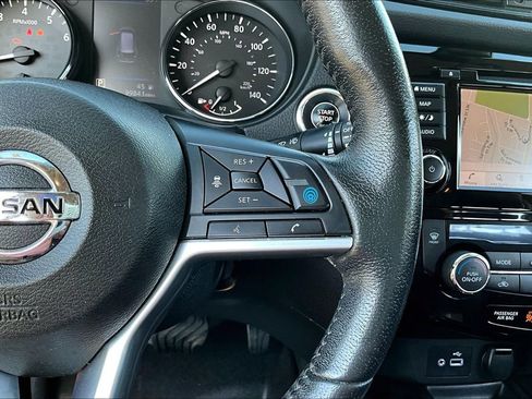 Used 2019 Nissan Rogue SL w/ Premium Package image 12