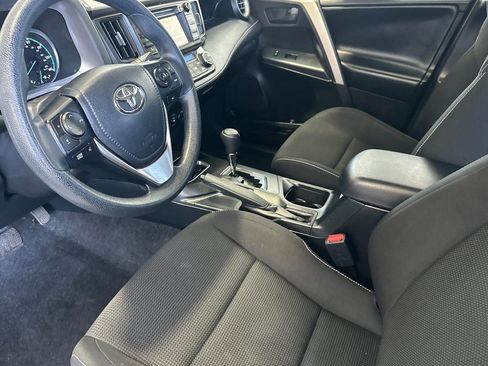 Used 2018 Toyota RAV4 LE w/ Carpet Mat Package AWD/4WD image 10