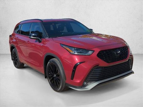 Certified 2024 Toyota Highlander XSE FWD image 3