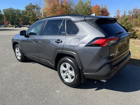 Used 2019 Toyota RAV4 XLE w/ Convenience Package image 3