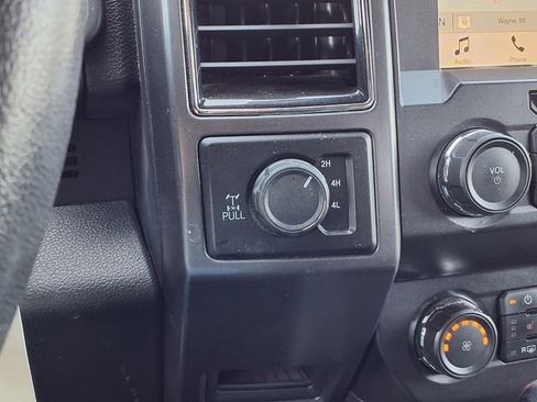 Used 2019 Ford F150 XLT w/ Equipment Group 302A Luxury AWD/4WD image 15