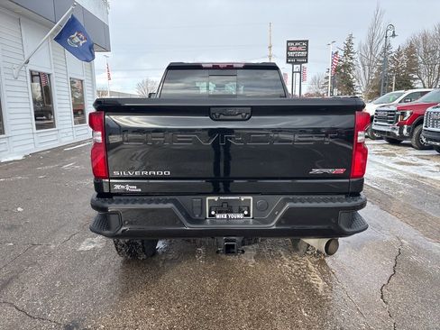 Used 2024 Chevrolet Silverado 2500 ZR2 w/ Technology Package image 6