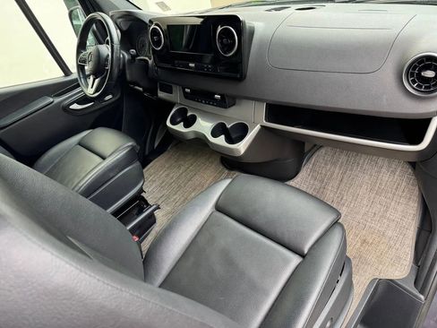 Used 2022 Mercedes-Benz Sprinter 2500 image 24