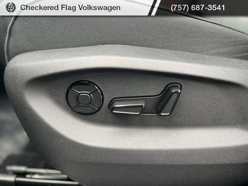 New 2026 Volkswagen Tiguan SE R-Line FWD image 23