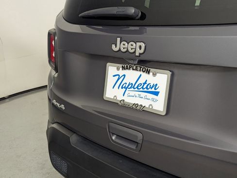 Used 2023 Jeep Renegade Latitude image 9