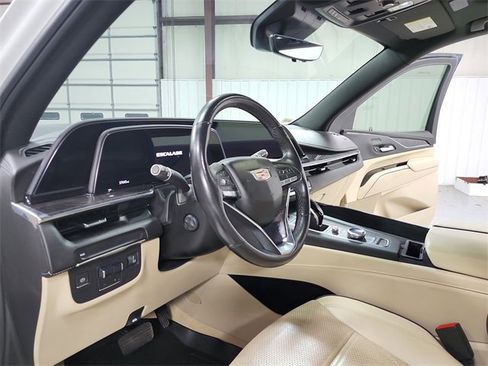 Used 2021 Cadillac Escalade ESV Premium Luxury w/ Performance Package image 18