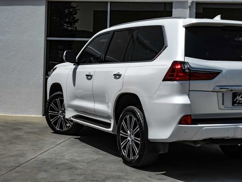 Used 2021 Lexus LX 570 4WD w/ Luxury Package image 14