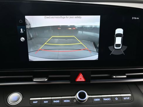 Used 2023 Hyundai Elantra Limited w/ Cargo Package image 21