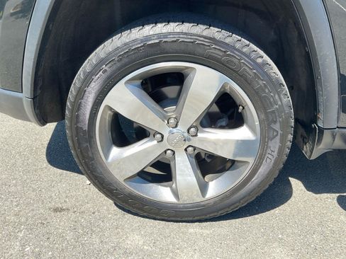 Used 2014 Jeep Grand Cherokee Limited w/ Trailer Tow Group IV AWD/4WD image 16