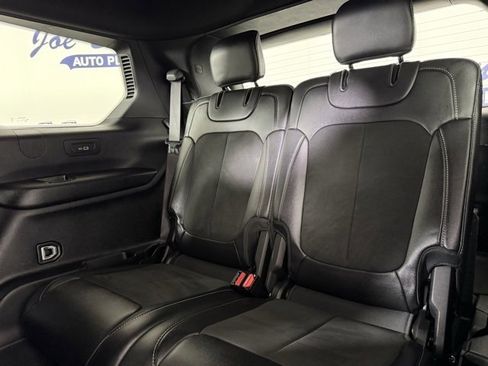 Used 2024 Jeep Grand Cherokee L Laredo image 14