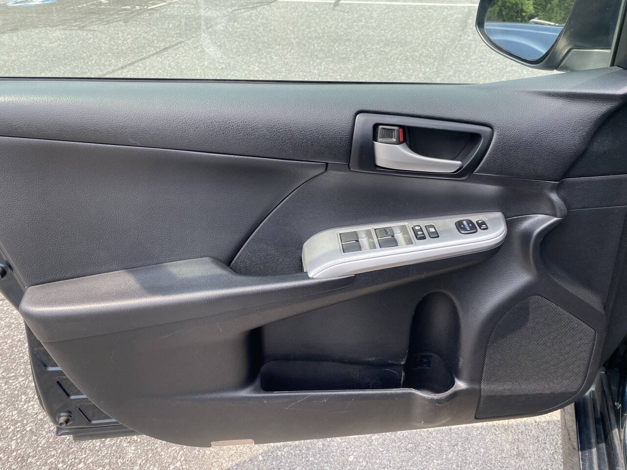 Used 2014 Toyota Camry SE FWD image 10