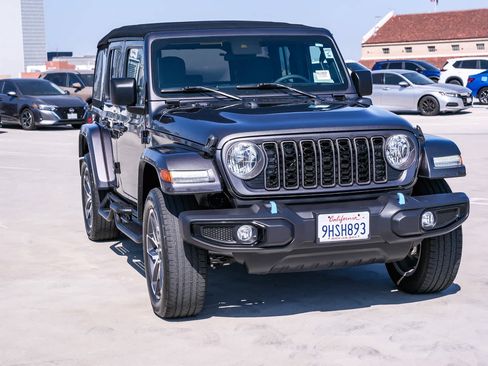 Used 2024 Jeep Wrangler Unlimited AWD/4WD image 3