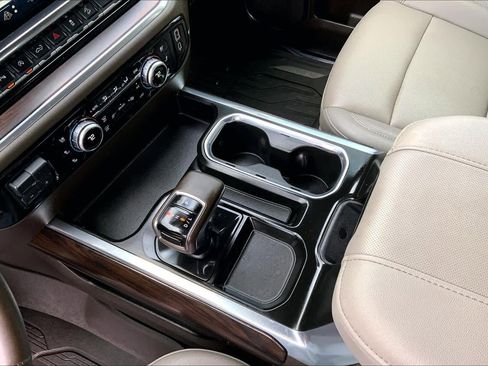 Used 2024 GMC Sierra 1500 SLT image 15